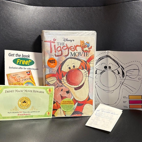 Disney Other - Disney The Tigger Movie VHS with Extras